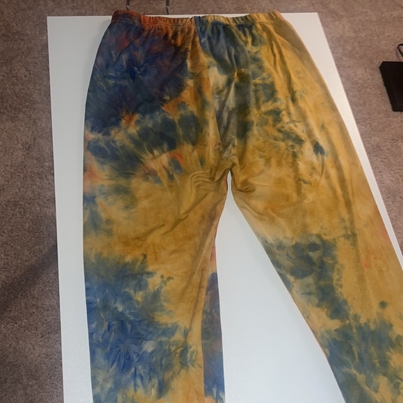 Tie dye leggings 🧡 never worn - Picture 4 of 6
